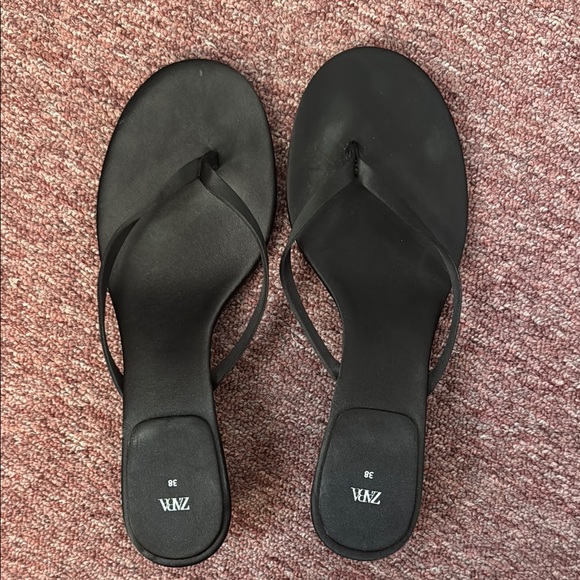 Zara Women's Elegant Black Sandals - Picture 4 of 5